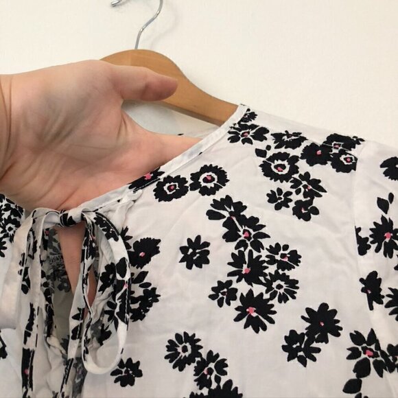 GAP Patterned V-Neck Blouse White Black Floral Boho Long Sleeve Tie Neck Blouse - Picture 6 of 8